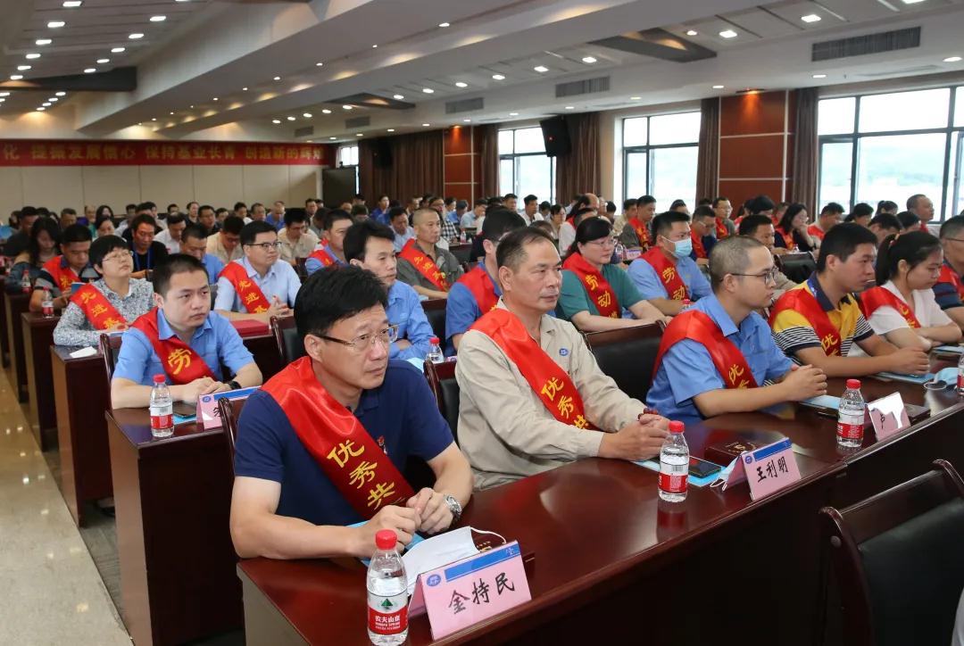 jc710公海赌船举行庆祝建党99周年、  建厂70周年暨先进表彰大会(图3)